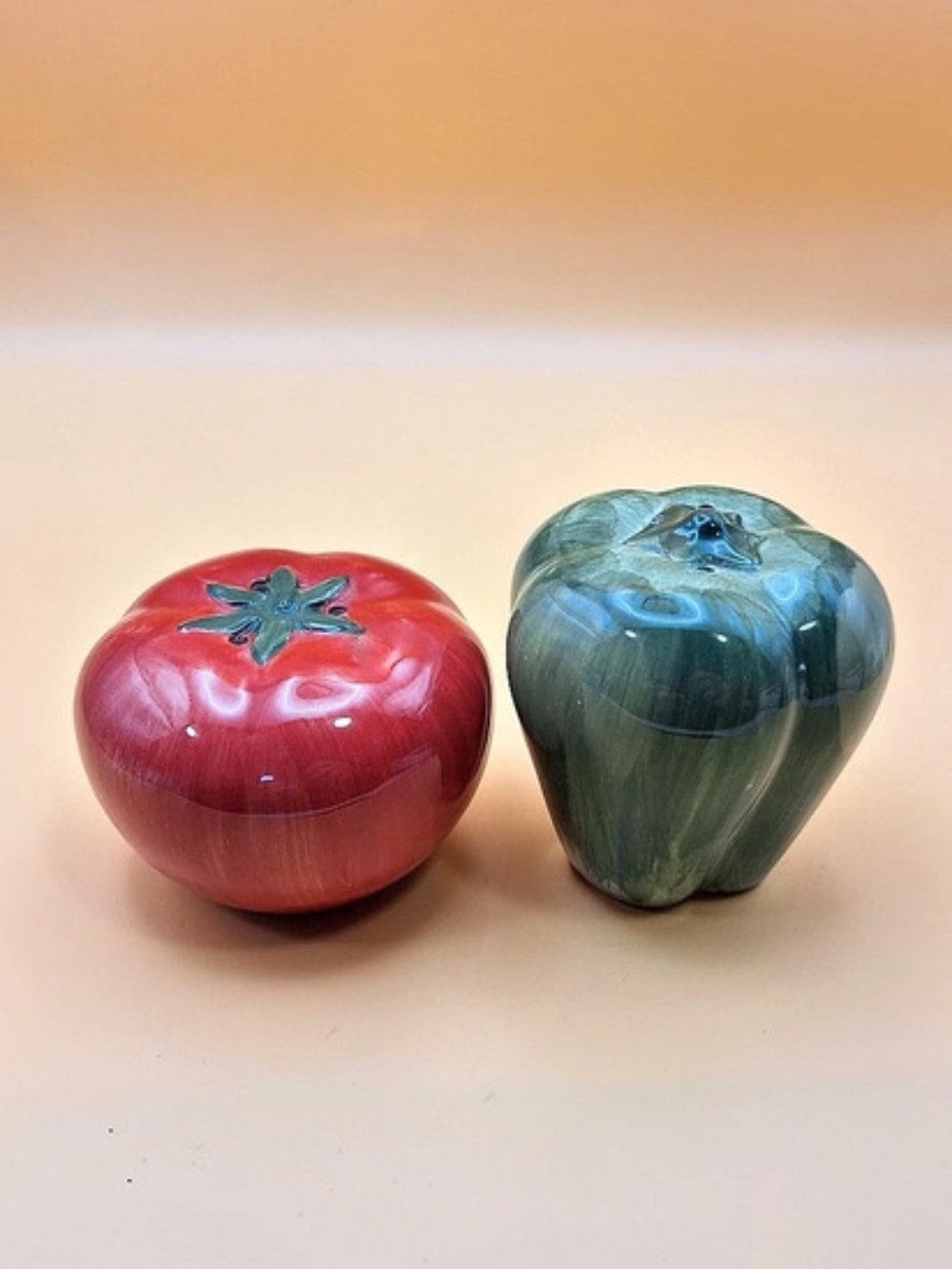 Ceramic Salt and Pepper Shaker Set in Red & Green